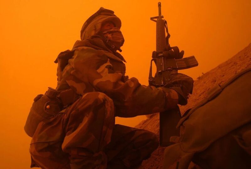 Image for the Tweet beginning: Combat engineer near Karbala. 23
