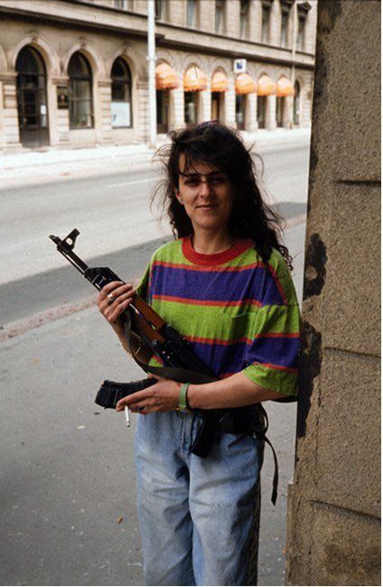 Image for the Tweet beginning: A Bosnian Muslim woman in
